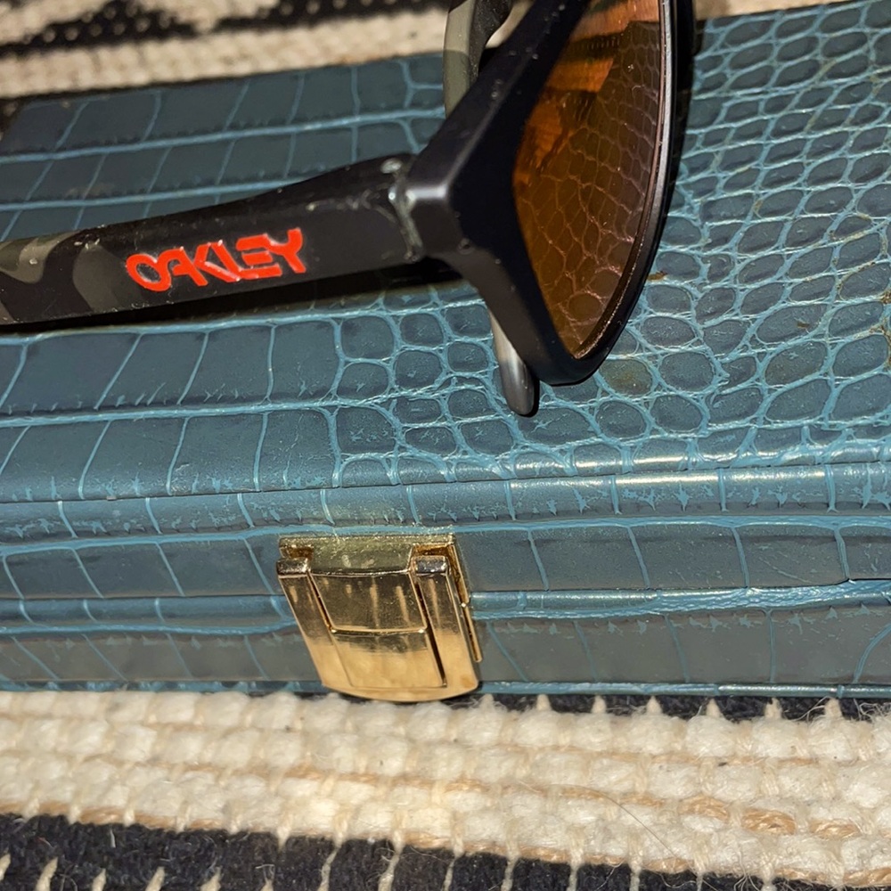 Frog skin Oakley’s & case